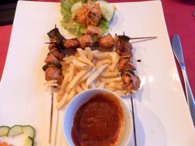 Chicken Kebab mit Pommes