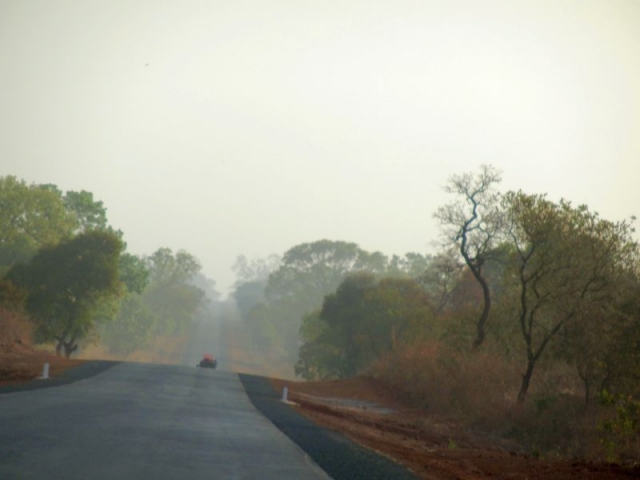 Rauchschwaden über Gambia