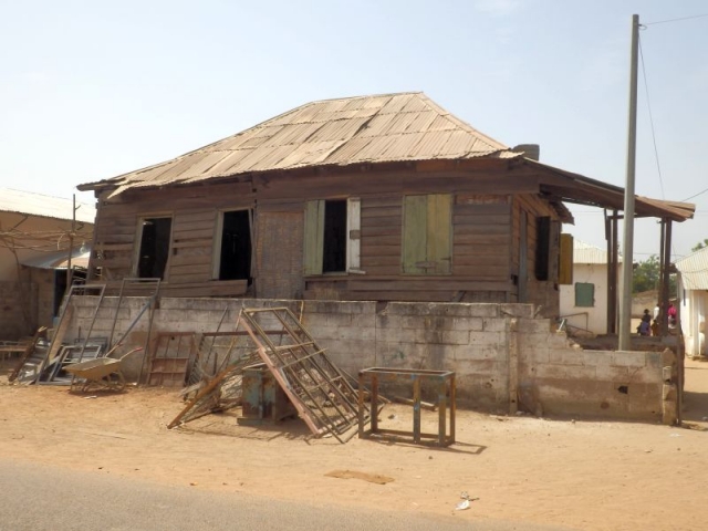 erstes Holzhaus nach der Sklaverei