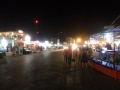 Serekunda Strip bei Nacht