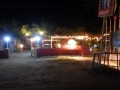 Serekunda Strip bei Nacht