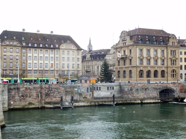 Basel Spaziergang am Rhein 20